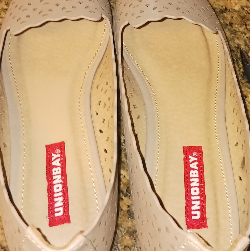 Union Bay Women's Blush Colored Slip on Flats Size 8M - Picture 10 of 11